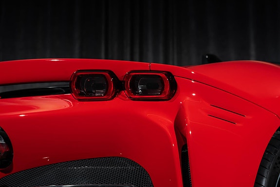 Ferrari SF90 Stradale 12 of 30