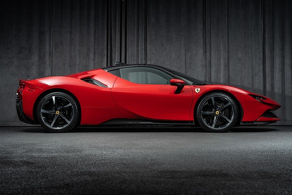 Ferrari SF90 Stradale 6 of 30