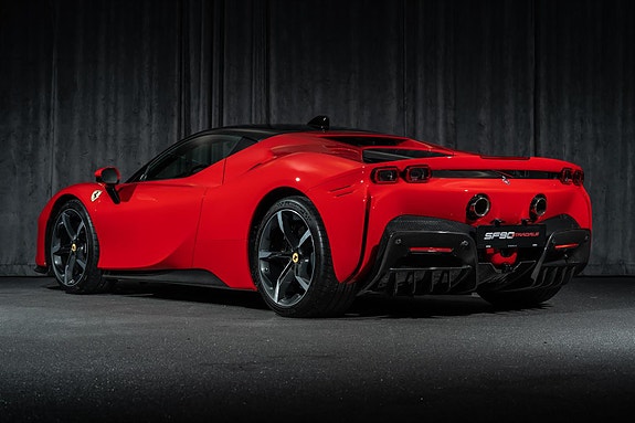 Ferrari SF90 Stradale 3 of 30