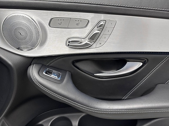Mercedes-Benz GLC63 24 of 30
