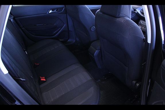 Peugeot 308 SW 16 of 22