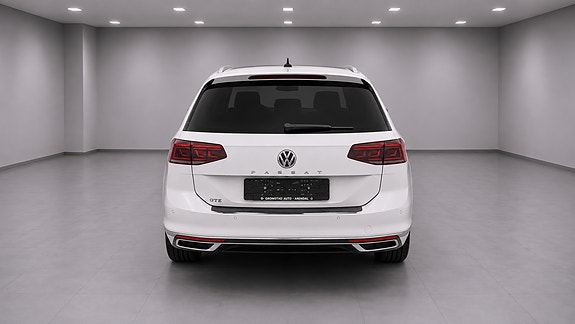 Volkswagen Passat 5 of 30