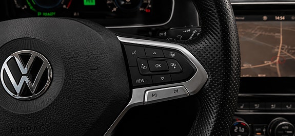 Volkswagen Passat 14 of 30