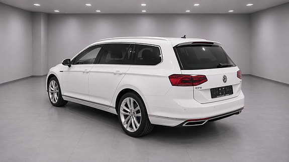 Volkswagen Passat 4 of 30