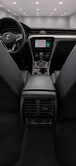 Volkswagen Passat 25 of 30