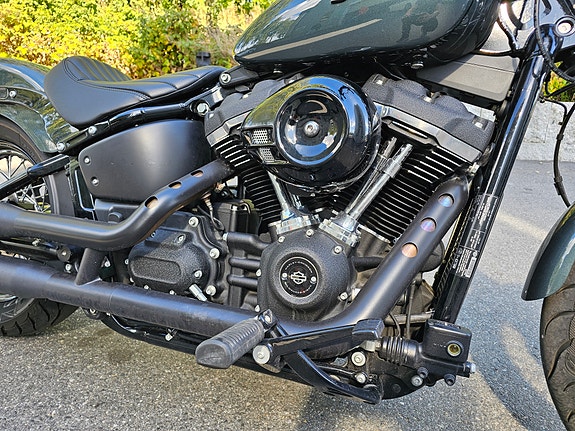 Harley-Davidson FXBB Street Bob 6 of 12