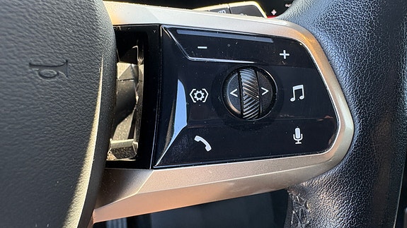 BMW iX 12 of 30