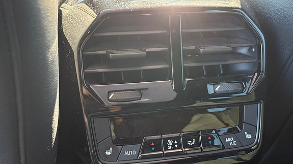 BMW iX 23 of 30