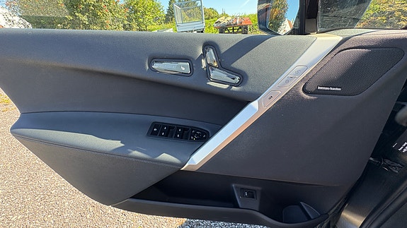 BMW iX 20 of 30