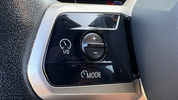 BMW iX 9 of 30