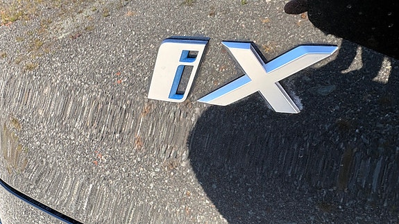BMW iX 27 of 30