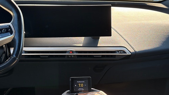 BMW iX 22 of 30