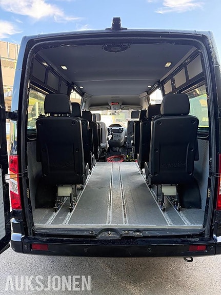 Maxus ev80 9 of 28