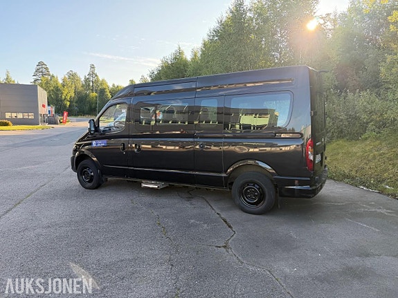 Maxus ev80 11 of 28