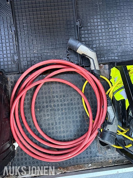 Maxus ev80 22 of 28