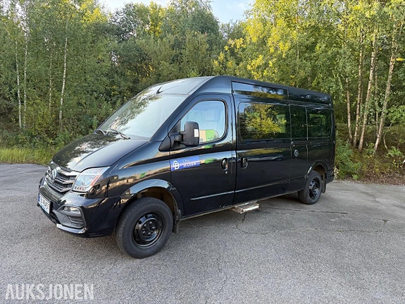 Maxus ev80 2 of 28