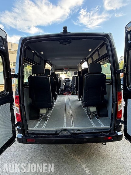 Maxus ev80 8 of 28