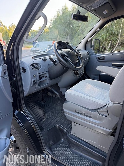 Maxus ev80 17 of 28