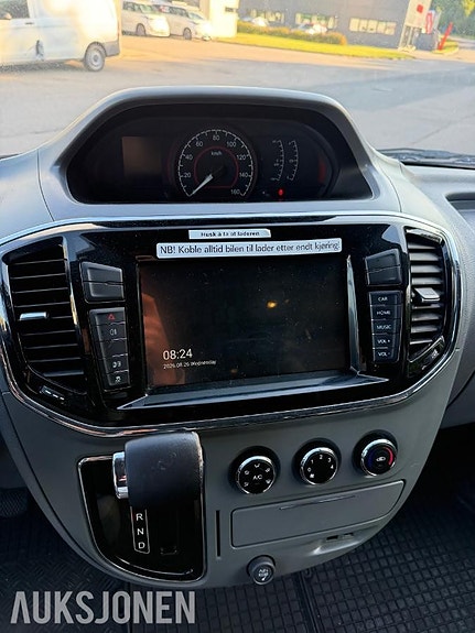 Maxus ev80 19 of 28