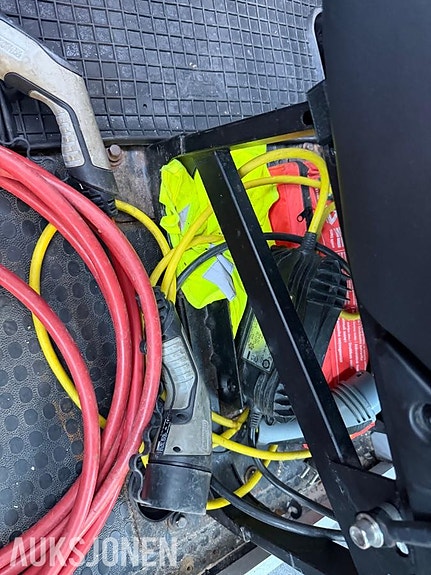 Maxus ev80 23 of 28