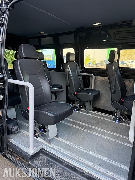 Maxus ev80 14 of 28