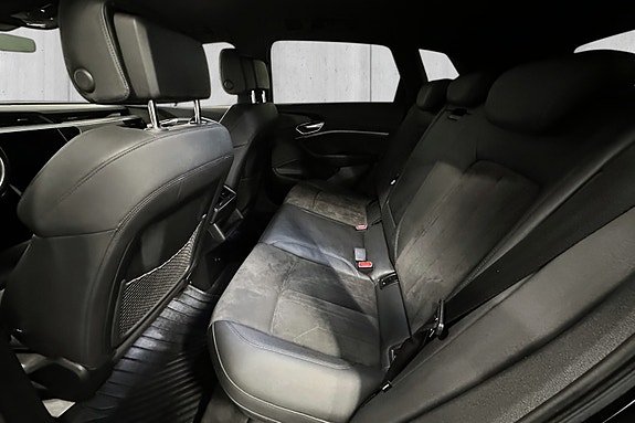 Audi e-tron 12 of 19