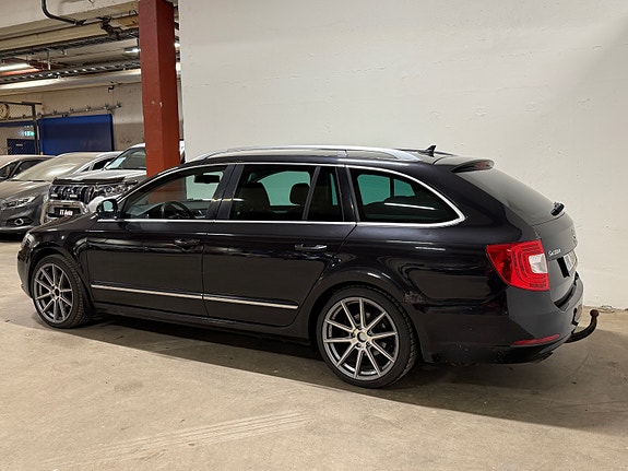 Skoda Superb 7 of 30
