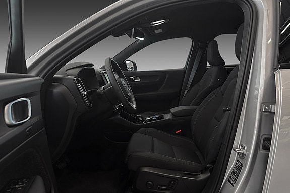 Volvo XC40 10 of 26