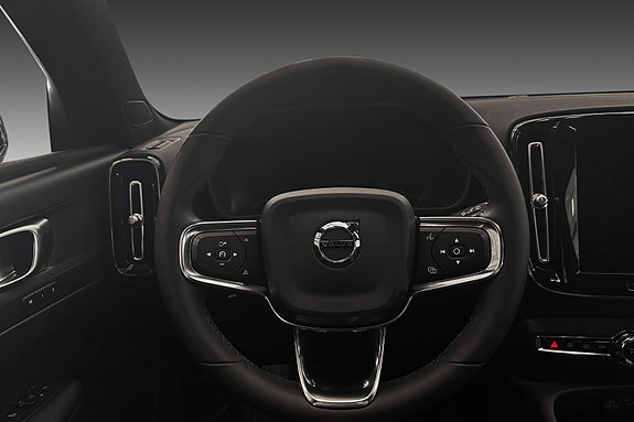 Volvo XC40 14 of 26