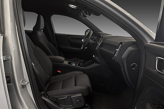 Volvo XC40 21 of 26