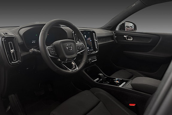 Volvo XC40 12 of 26