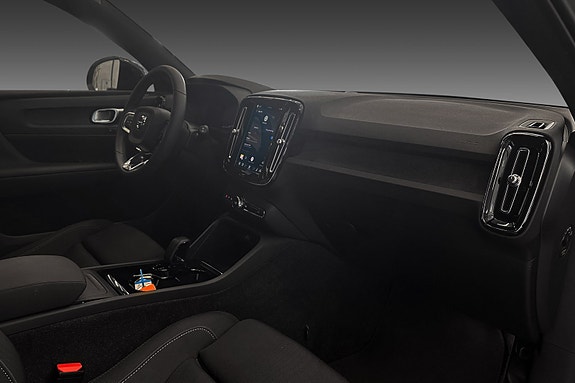 Volvo XC40 23 of 26