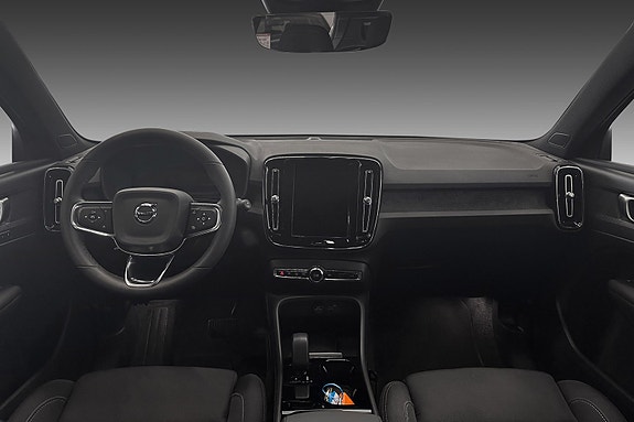 Volvo XC40 13 of 26