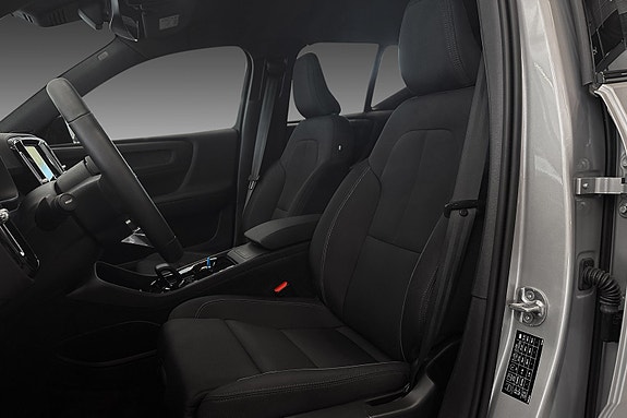 Volvo XC40 11 of 26