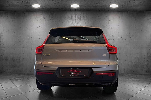 Volvo XC40 4 of 26