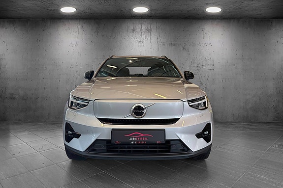 Volvo XC40 8 of 26