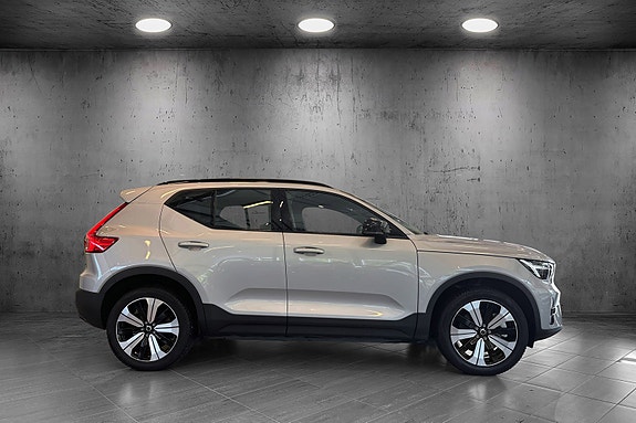 Volvo XC40 6 of 26