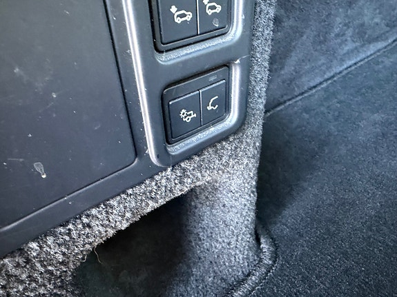 Land Rover Discovery 8 of 30