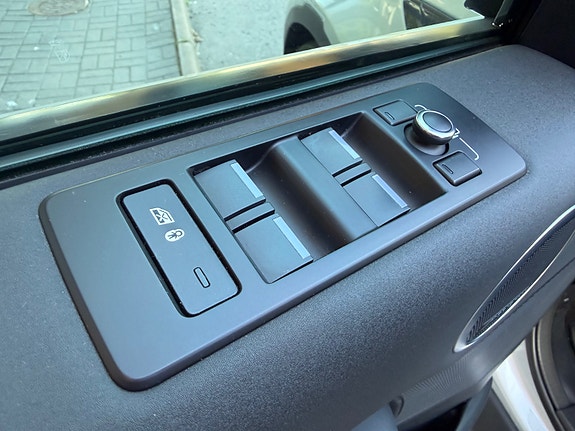 Land Rover Discovery 23 of 30
