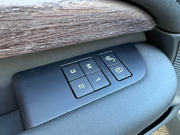 Land Rover Discovery 24 of 30