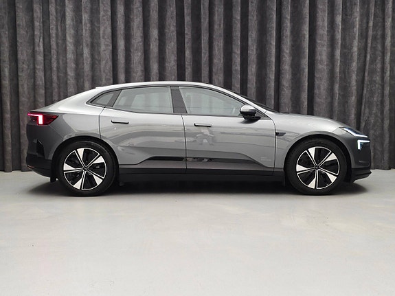 Polestar 4 8 of 30