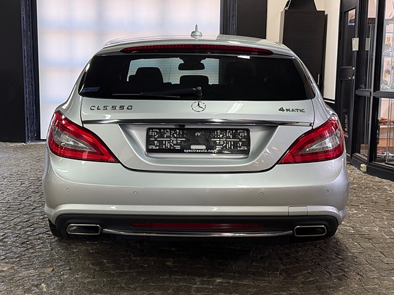 Mercedes-Benz CLS500 4 of 18