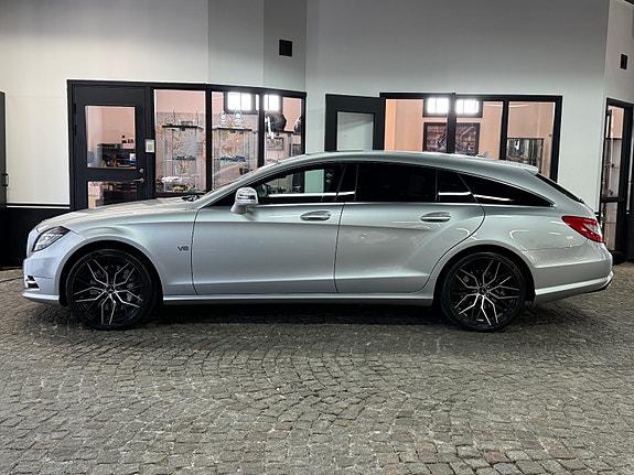 Mercedes-Benz CLS500 2 of 18