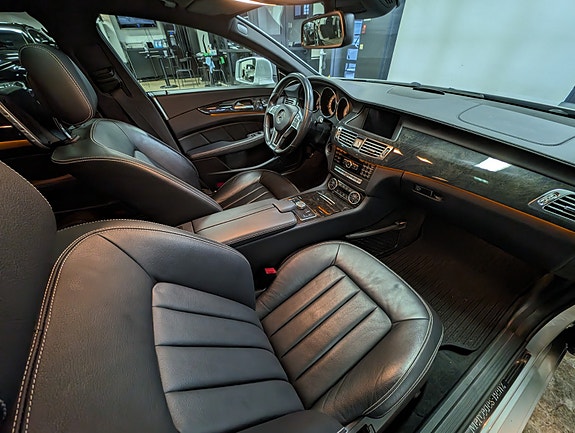 Mercedes-Benz CLS500 7 of 18