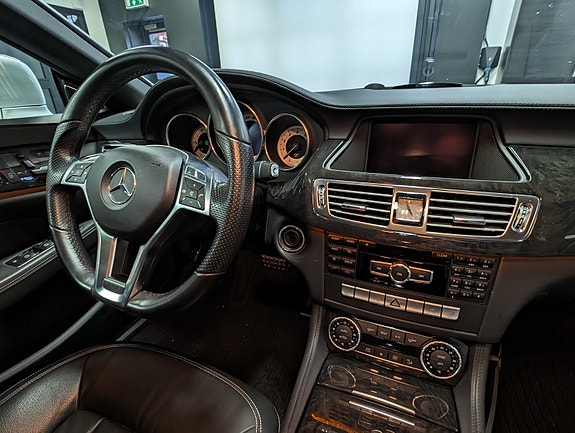Mercedes-Benz CLS500 8 of 18