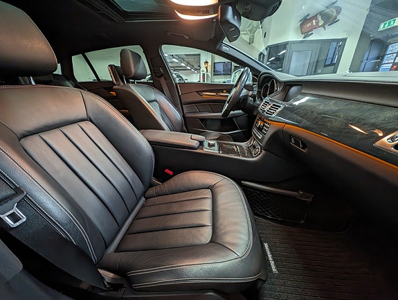 Mercedes-Benz CLS500 14 of 18