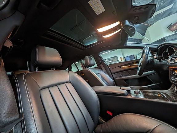 Mercedes-Benz CLS500 13 of 18