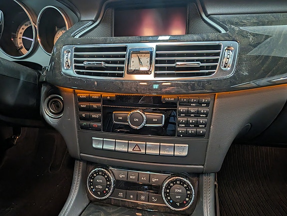 Mercedes-Benz CLS500 9 of 18