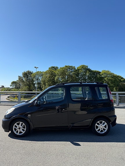 Toyota Yaris Verso 2 of 12