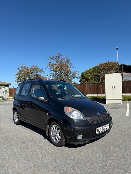 Toyota Yaris Verso 4 of 12